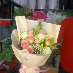 Flower Bouquet with mixed roses